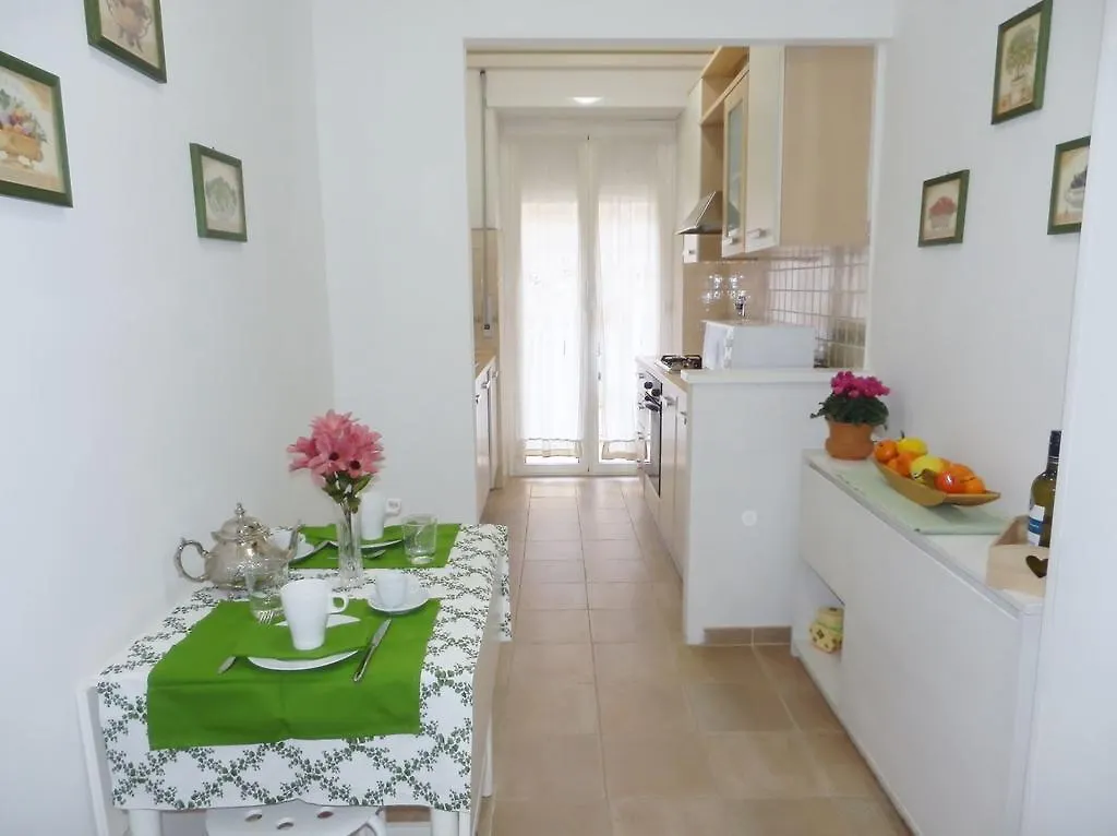 Casa Vacanze Ricordi Romani Apartment  Rome